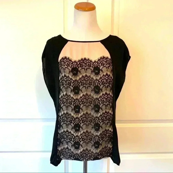 Willi Smith Tops - Black and beige lace blouse